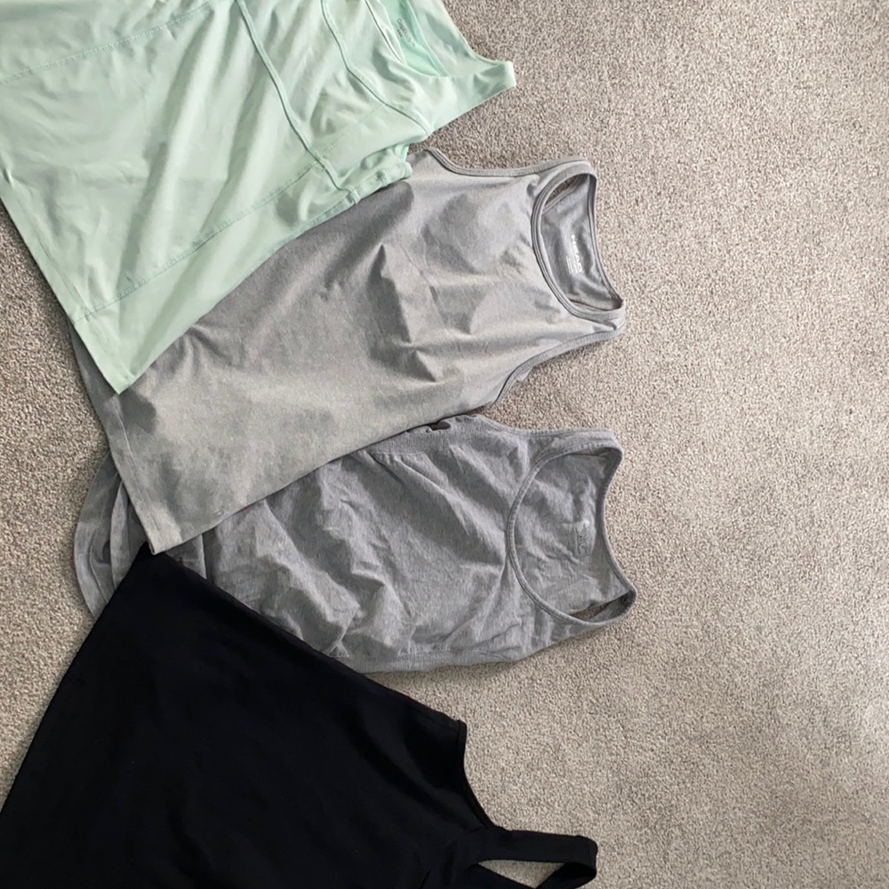 4 xs workout tank tops euc!
